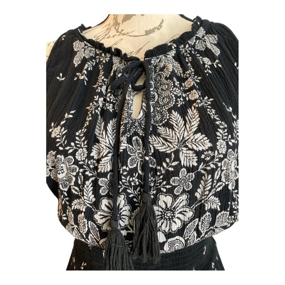 BILA dress, black and white, blouson  style, sleeveless, crinkle crepe fabric,. - Picture 4 of 7